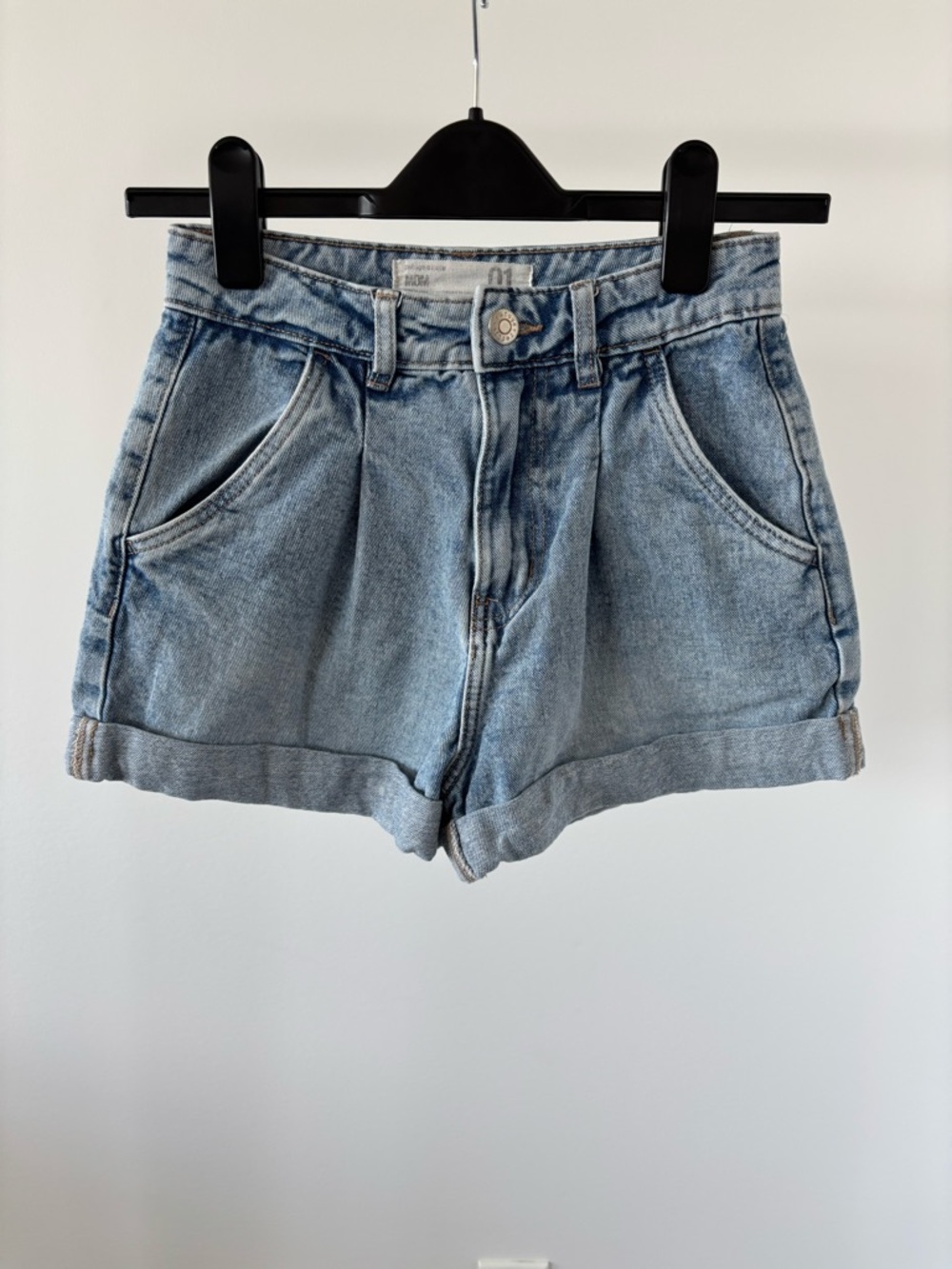 | Refuge Denim | High-Rise Light Blue Denim Mom Shorts size 01 *see description*